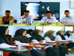 Kakan Kemenag Dompu Bersama PLT Kasi Penmad Beri Pembinaan Pada Guru MI Al-Fath Bara.