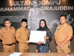 Bupati Dompu Terima Langsung Hasil Presentasi Rencana Pembangunan Dermaga Nelayan Huu.
